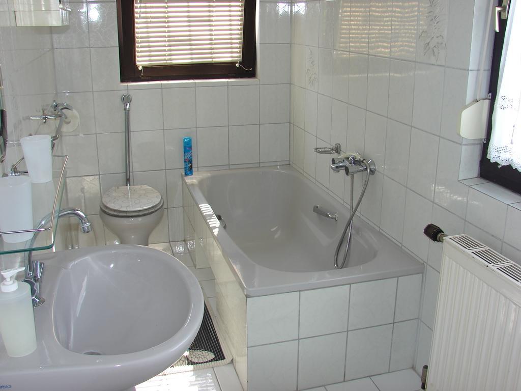 באלאטונפורד Napfeny Villa חדר תמונה