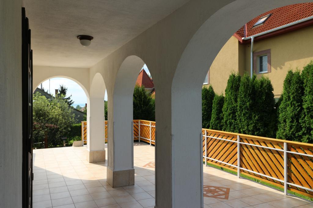 באלאטונפורד Napfeny Villa מראה חיצוני תמונה